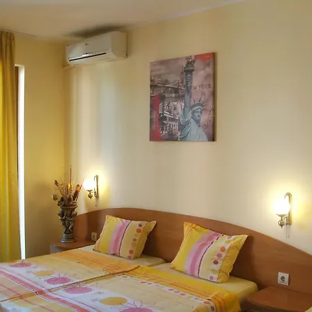 Sunny Paradise Family Hotel 3*